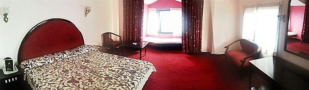 Royal Jardin Whistling Pines Resort Шимла Экстерьер фото