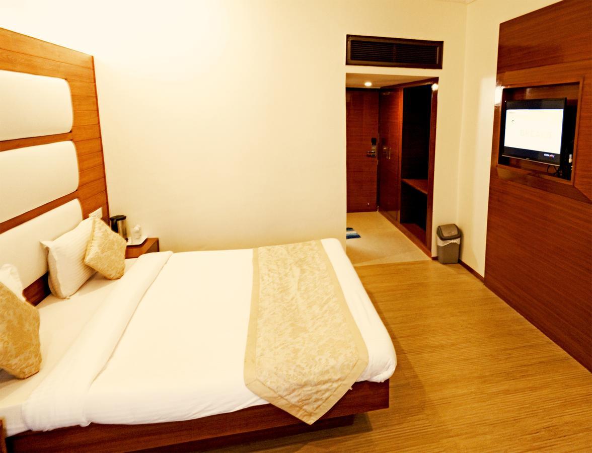 Royal Jardin Whistling Pines Resort Шимла Экстерьер фото