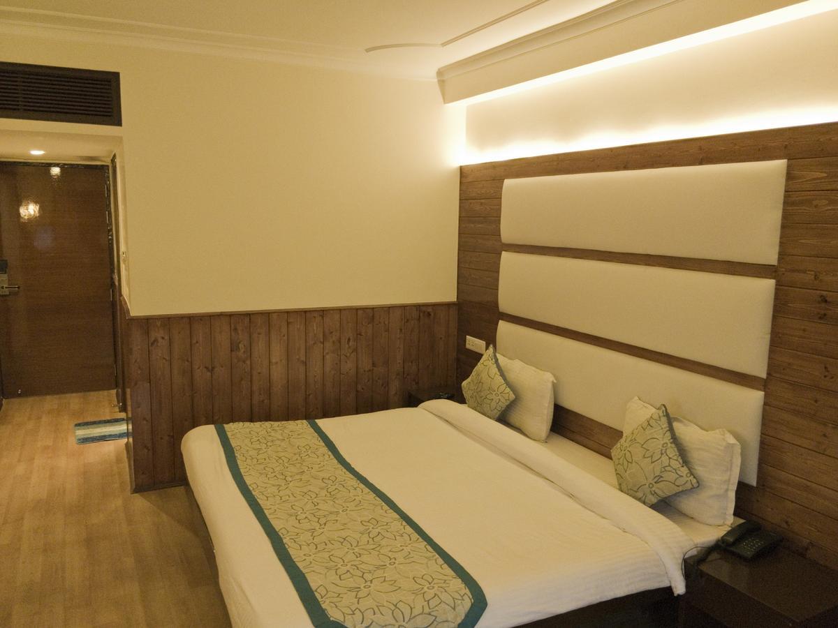 Royal Jardin Whistling Pines Resort Шимла Экстерьер фото