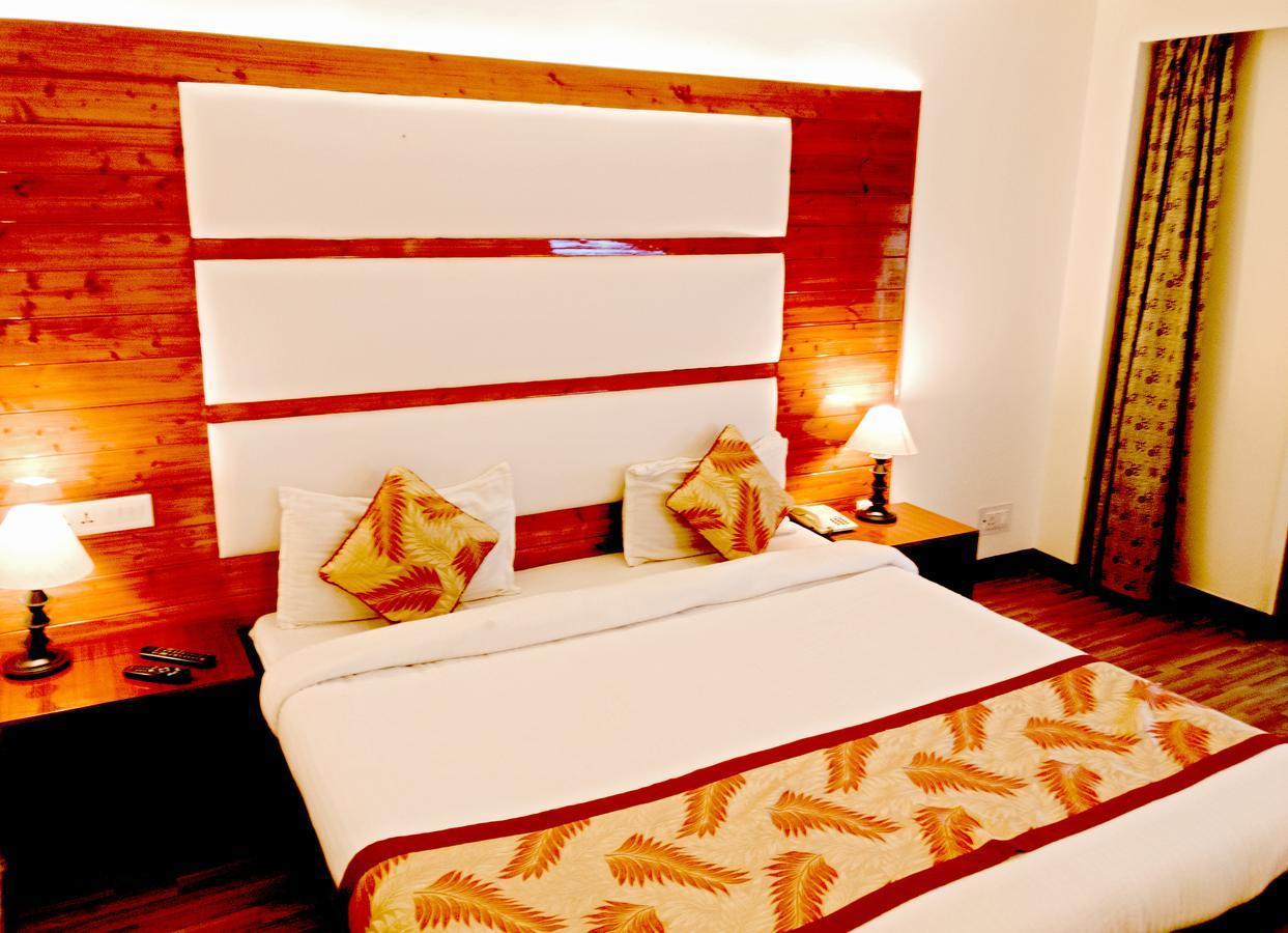Royal Jardin Whistling Pines Resort Шимла Экстерьер фото