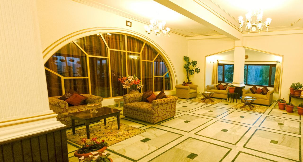 Royal Jardin Whistling Pines Resort Шимла Экстерьер фото