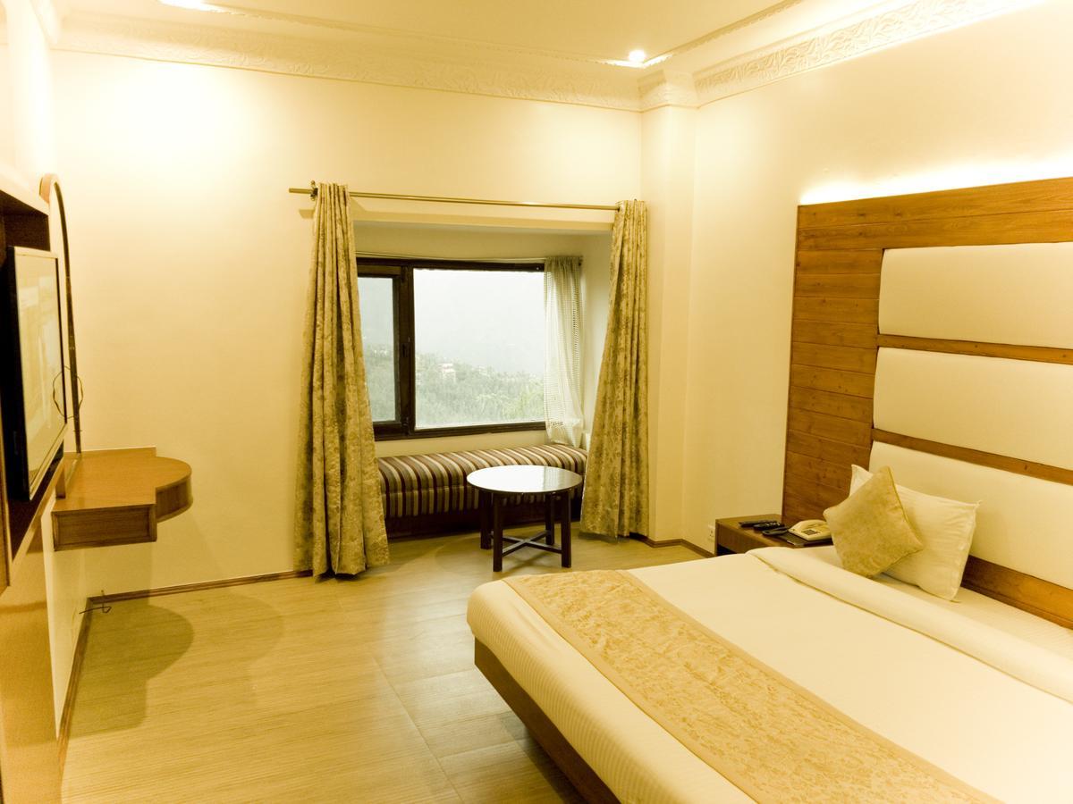 Royal Jardin Whistling Pines Resort Шимла Экстерьер фото