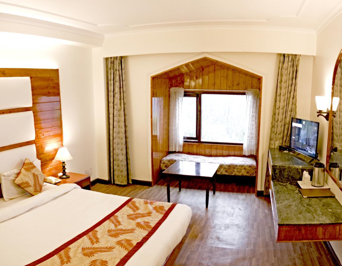 Royal Jardin Whistling Pines Resort Шимла Экстерьер фото