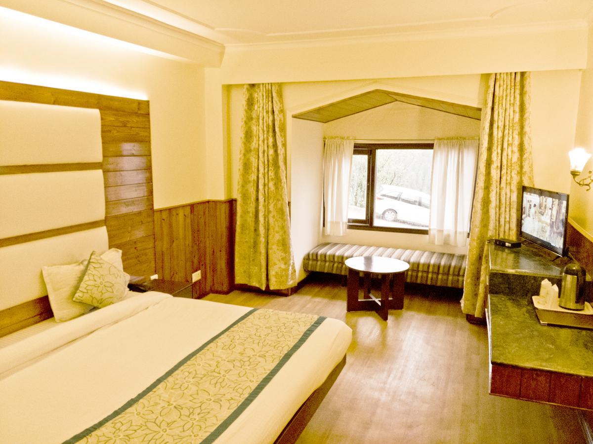 Royal Jardin Whistling Pines Resort Шимла Экстерьер фото