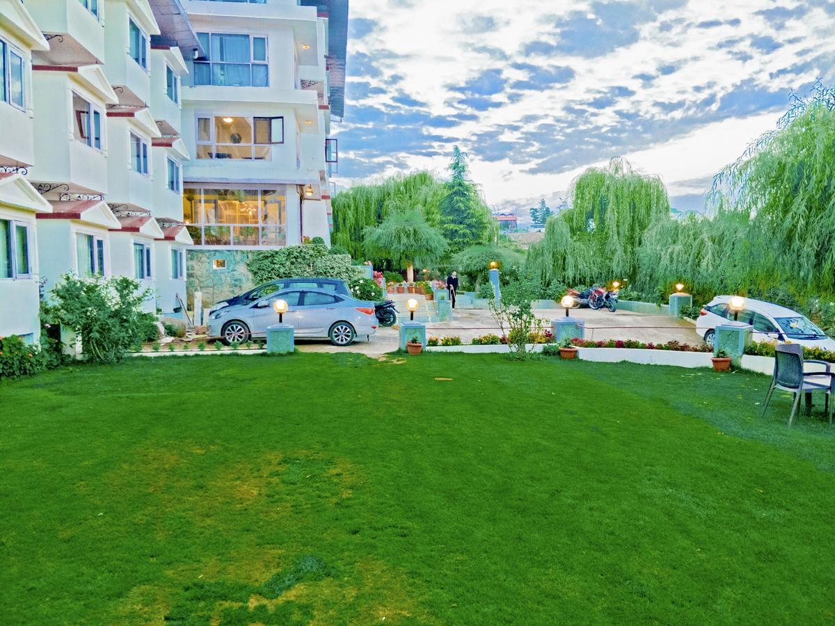Royal Jardin Whistling Pines Resort Шимла Экстерьер фото