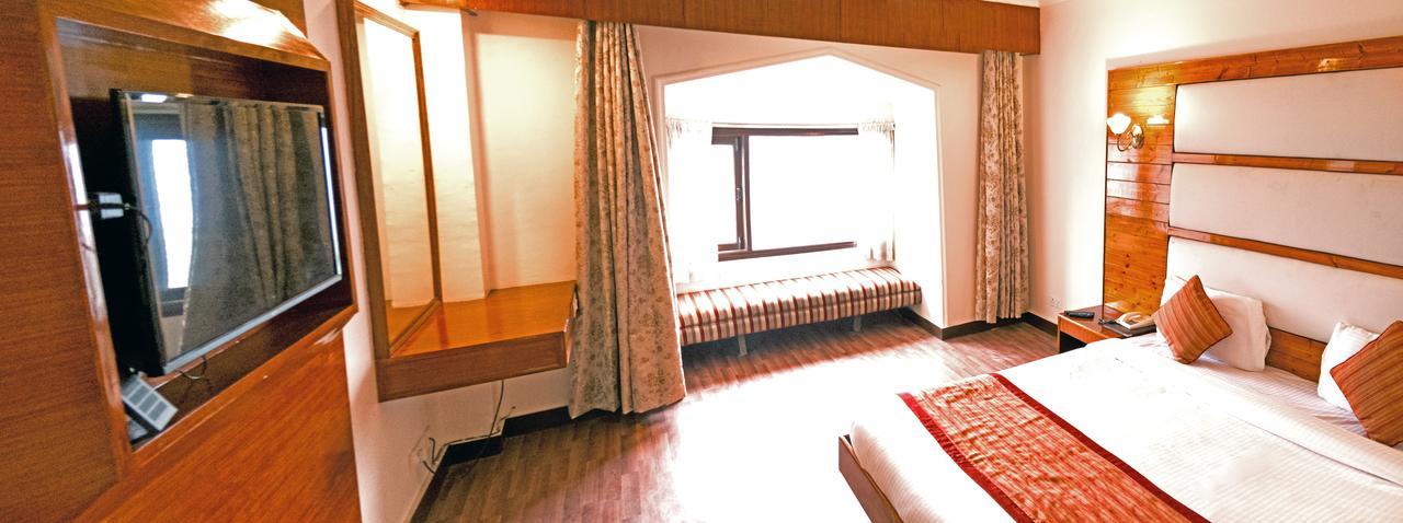 Royal Jardin Whistling Pines Resort Шимла Экстерьер фото