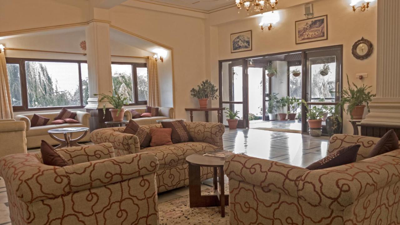 Royal Jardin Whistling Pines Resort Шимла Экстерьер фото