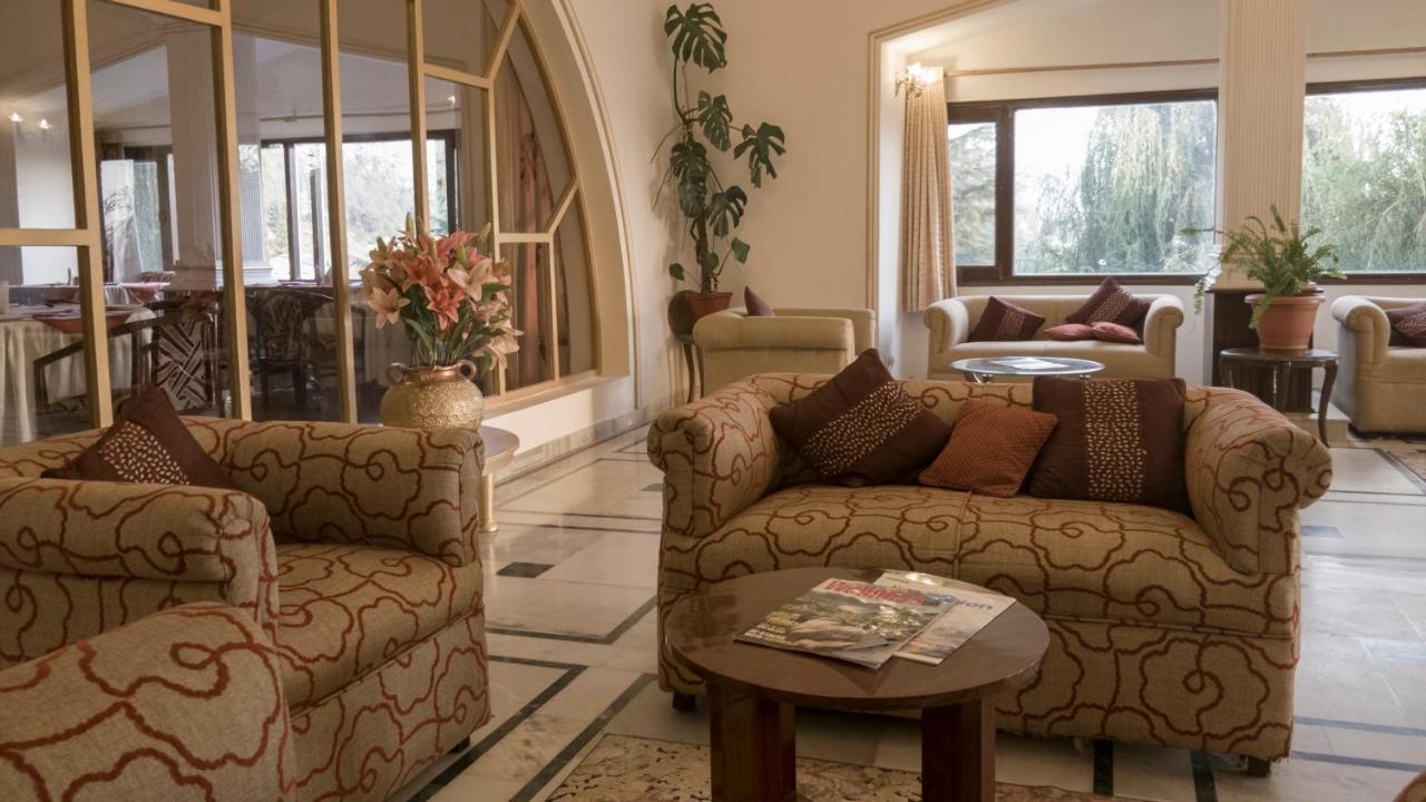Royal Jardin Whistling Pines Resort Шимла Экстерьер фото