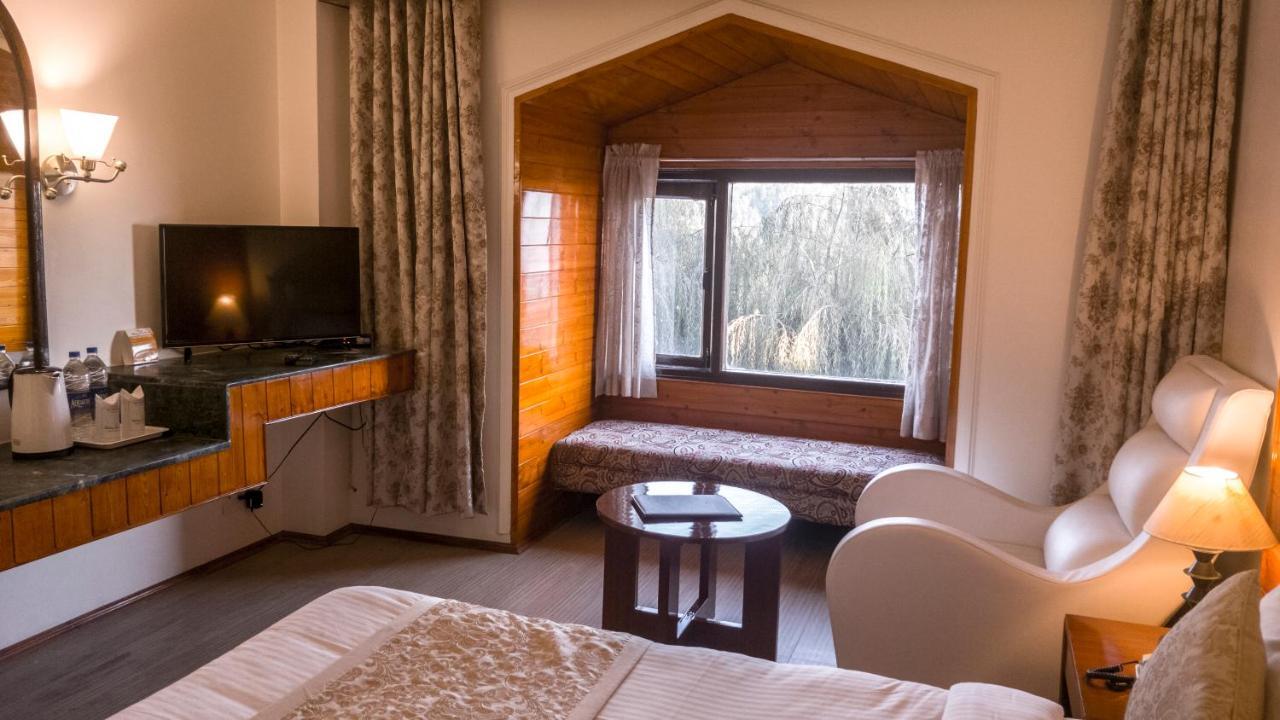 Royal Jardin Whistling Pines Resort Шимла Экстерьер фото