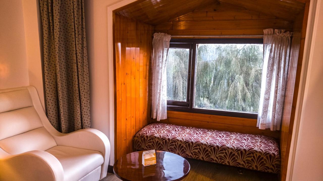 Royal Jardin Whistling Pines Resort Шимла Экстерьер фото